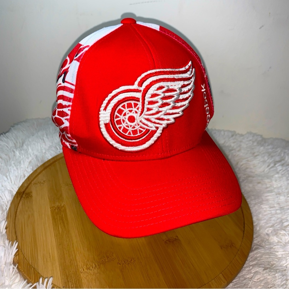Reebok Detroit Hat Snapback NHL Large Embroidered Logo All Over Print Hockey